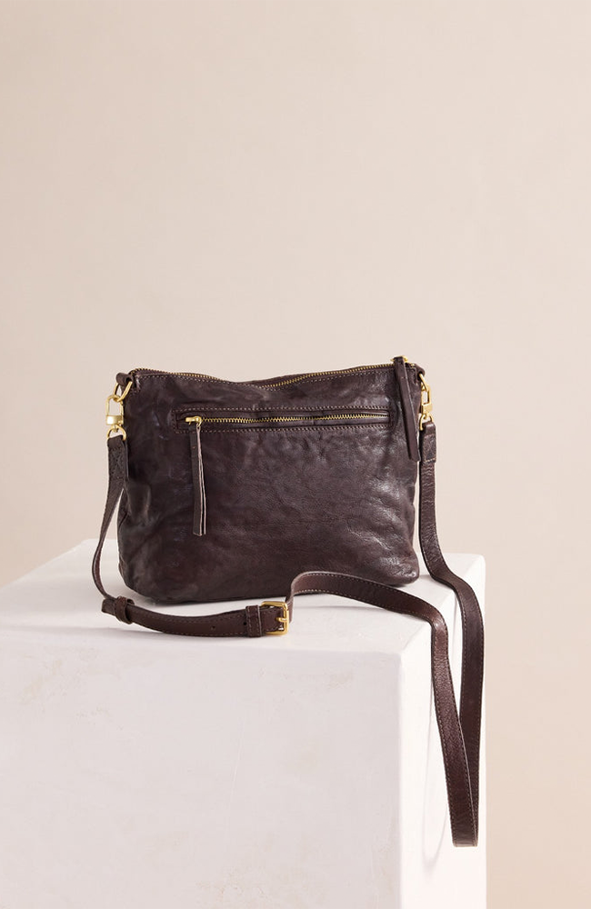 Tumbled Large Essential Pouch - Chocolate