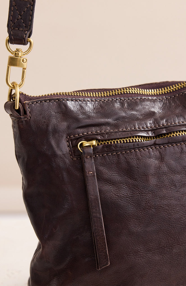 Tumbled Large Essential Pouch - Chocolate