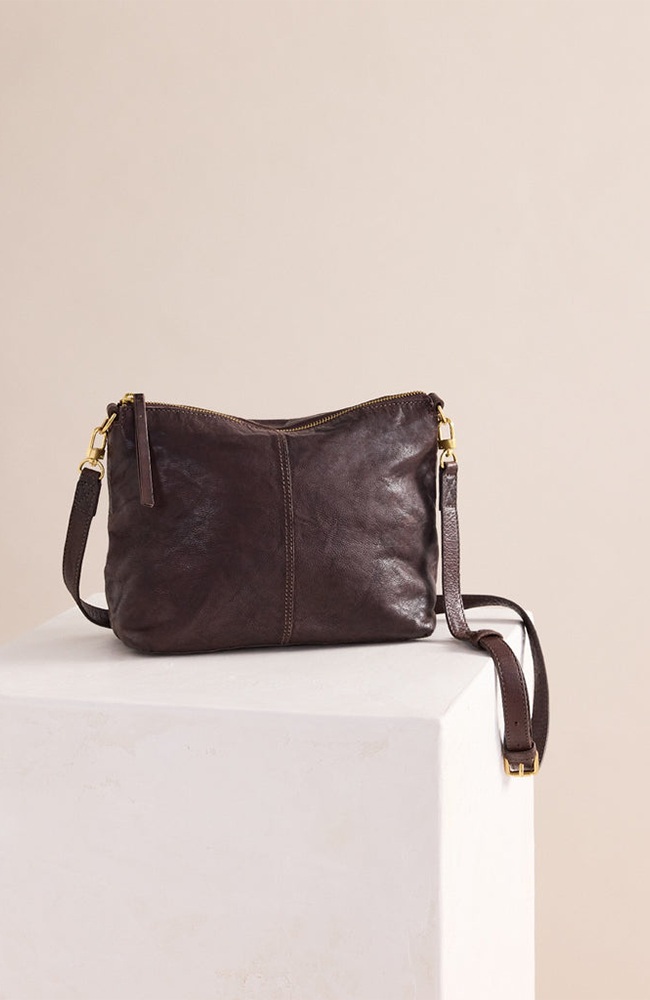 Tumbled Large Essential Pouch - Chocolate