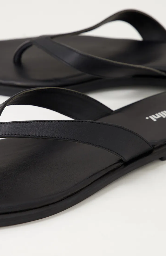 Juliena Thong - Black