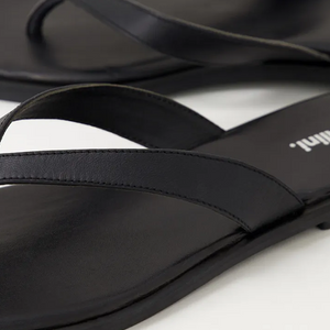 Juliena Thong - Black