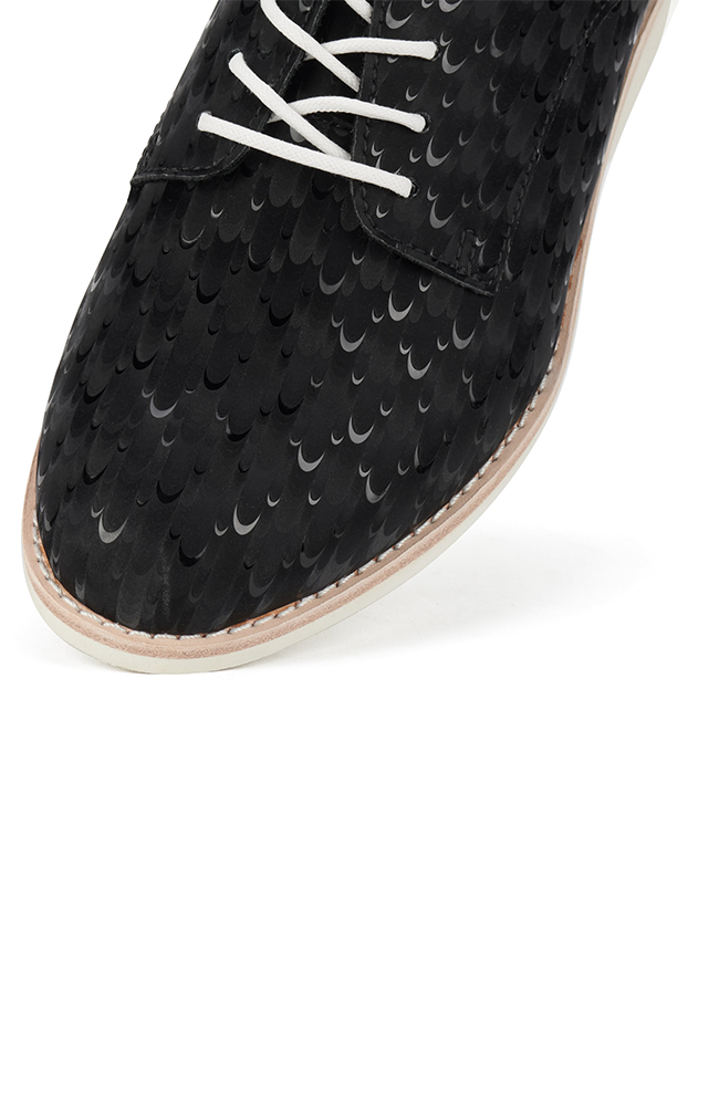 Derby - Black Peacock