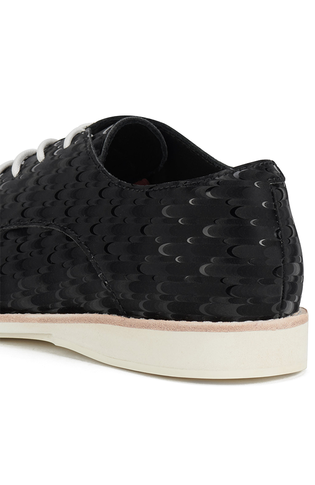 Derby - Black Peacock