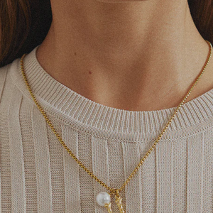 Pearl Letter U Necklace