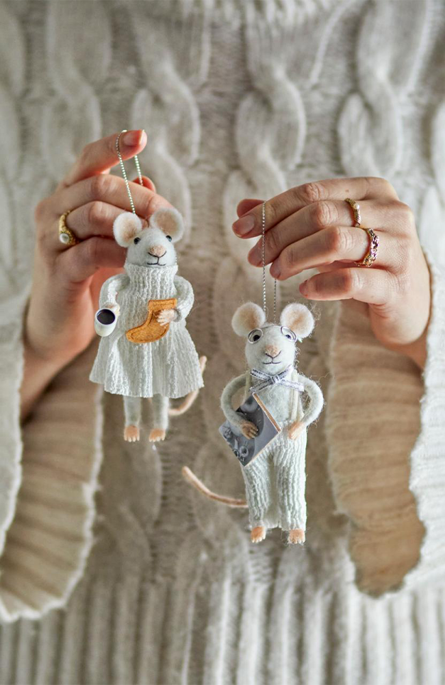 Peo Ornament - Wool Book & Glasses Mouse