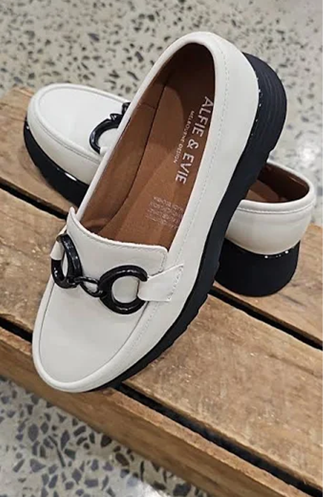 Hidden - Cream/Black