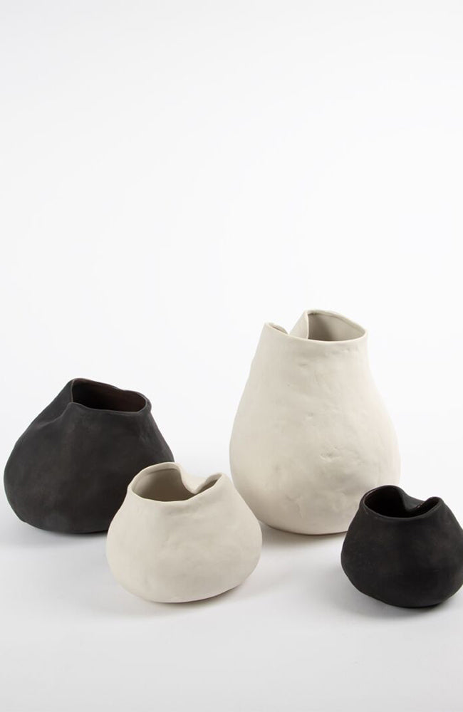 Gaia Vase - Black - Medium