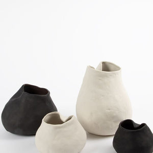 Gaia Vase - Black - Medium