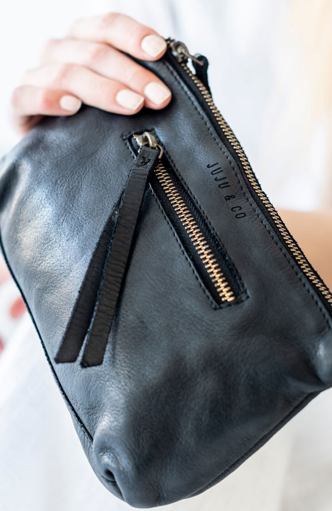 Small Essential Leather Pouch - Black